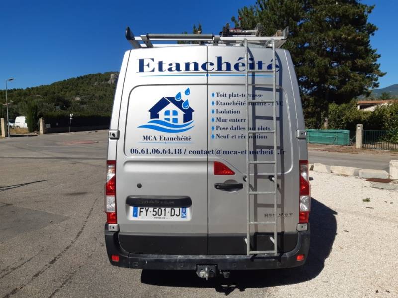 Flocage véhicule arrière proche sortie autoroute zone d'activités blaches gombert provence epi